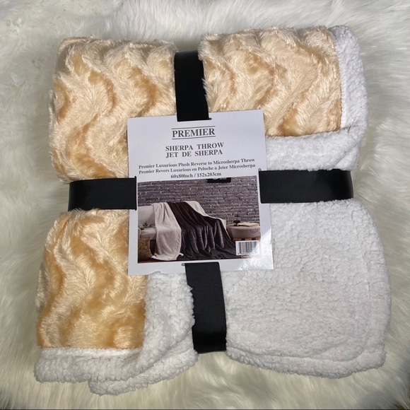 Kate & Co. Other - ⭐️SALE⭐️Golden Peach Micromink Sherpa